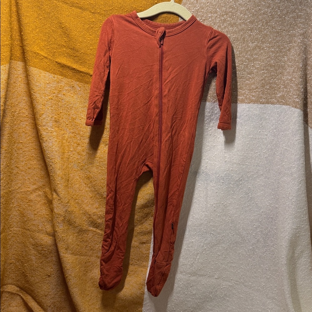 Kyte Baby Zippered Footie 6-12 Months in Rust  Bamboo Sleeper